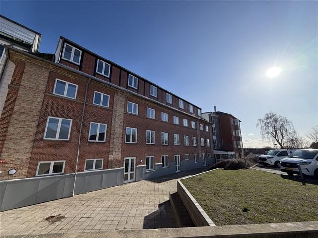 Moderne 1 værelses lejlighed med altan i Nørresundby