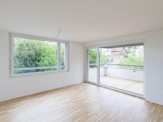 Moderne 2.5 Zi. Whg. im naturnahen Fünfeck