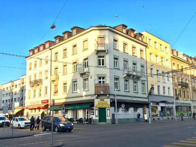 MODERNE 2.5 ZIMMERWOHNUNG DIREKT AM CLARAPLATZ