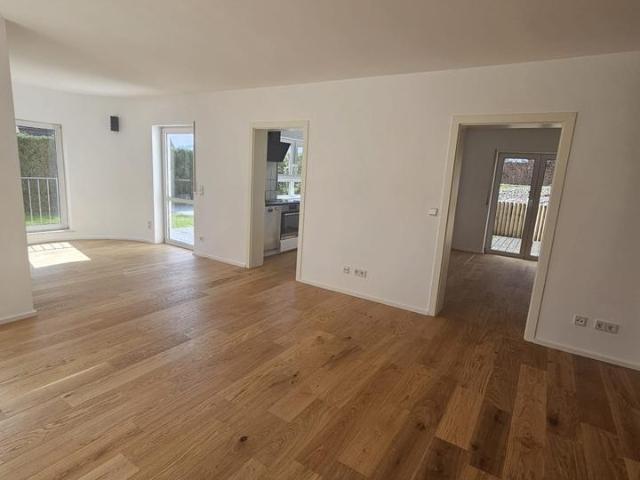 Moderne 2,5 Zimmerwohnung im EG, mit eigenem Garten von 140qm