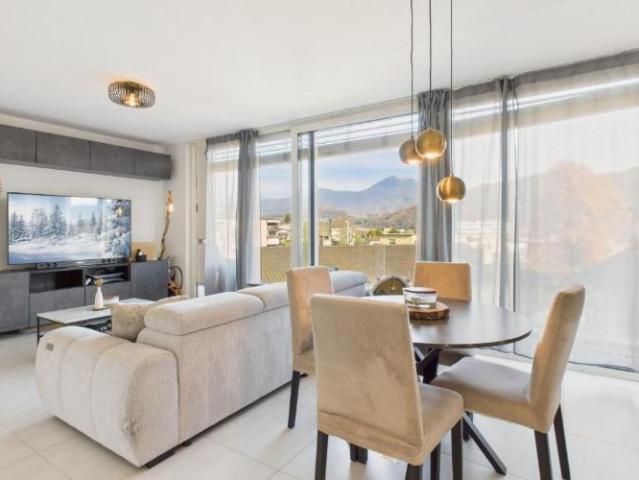 Moderne 2.5 Zimmer Attikawohnung mit grossem Balkon, Agno