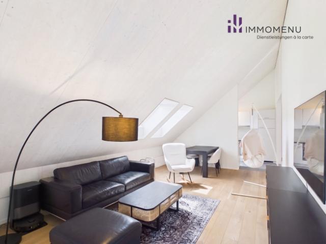 Moderne 2.5 Zimmer Attikawohnung mit Weitsicht in Oberweningen