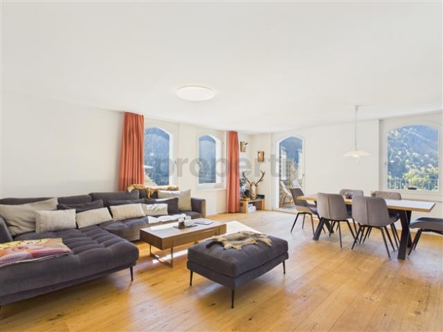 Moderne 2.5 Zimmer Wohnung mit grossem Balkon in Rabius
