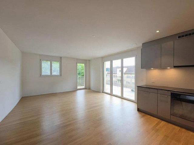 Moderne 2.5 Zimmer Wohnung mit grossem Balkon in Thayngen!