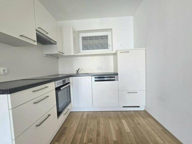 Moderne 2 Wohnung mit großem Balkon und Tiefgaragenplatz ab sofort Eggenberg!