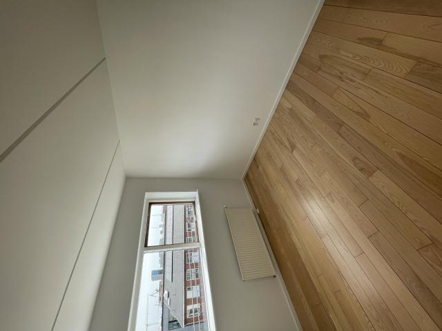 Moderne 2 værelses bolig med altan nær centrum