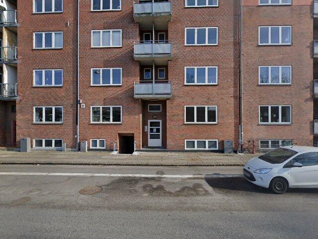 Moderne 2 værelses lejlighed med altan i Aalborg