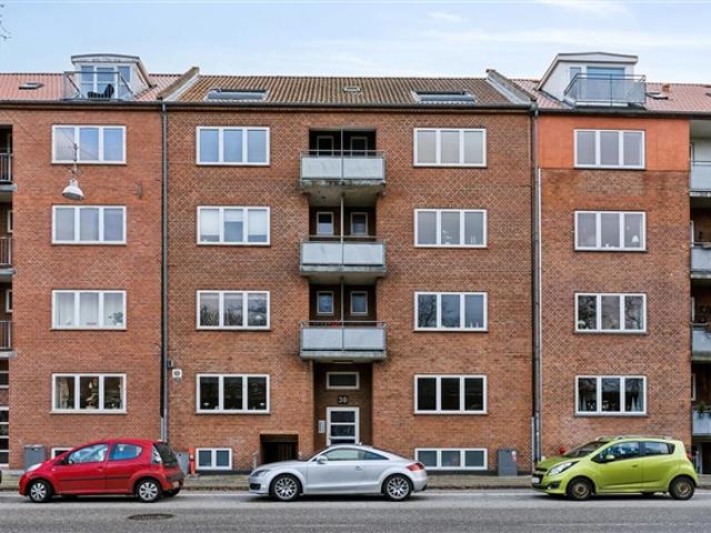 Moderne 2 værelses lejlighed med altan i Aalborg