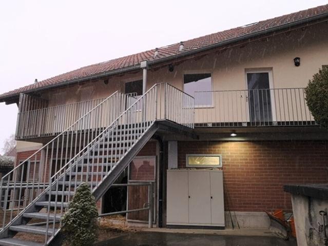 Moderne 2 Zimmer Maisonette Wohnung über dem Reithof