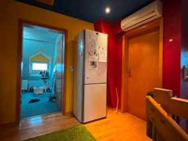 Moderne 2 Zimmer Dachgeschosswohnung mit Einbauküche