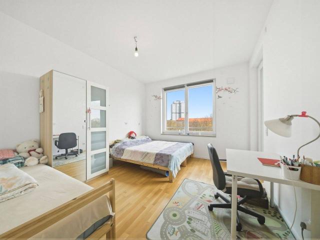 Moderne 2 Zimmer Wohnung Baujahr 2015 mit Balkon, Aufzug und EBK in Wilmersdorf