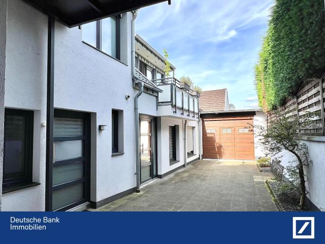 Moderne 2 Zimmer Wohnung mit Balkon im 1. Obergeschoss