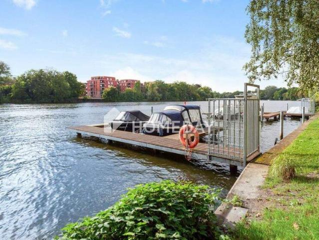 Moderne 2 Zimmer Wohnung mit Balkon in erstklassiger Wasserlage und Blick auf die Spree