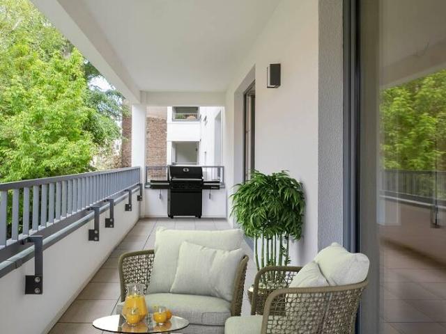 Moderne 2 Zimmer Wohnung mit großer Loggia in Wilmersdorf
