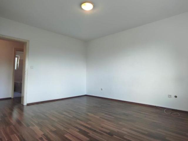 Moderne 2 Zimmer Wohnung mit viel Licht und komfortabler Küche – Perfekt für Familien und WGs!