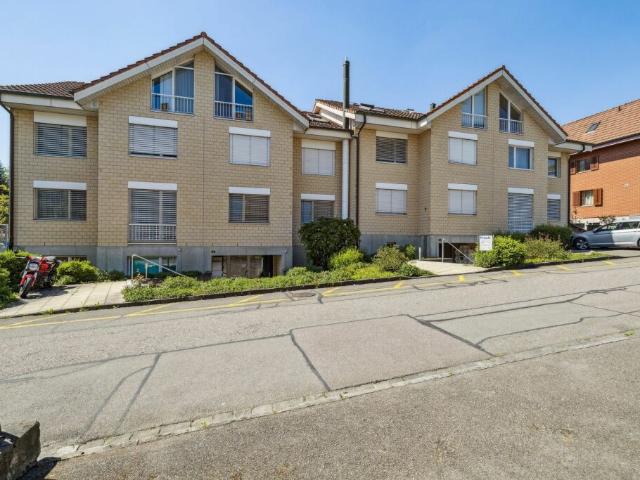 Moderne 3 1/2 Zimmer Gartenwohnung mit Hobbyraum und Einstellplatz
