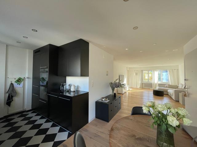 Moderne 3.5 Zi. Attikawohnung, 2 Balkone, Lift
