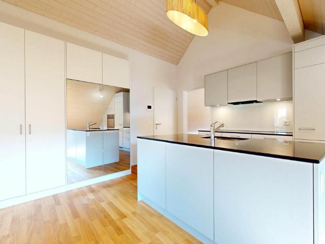 moderne 3.5 Zimmerwohnung mit eigenem Waschturm und Carport