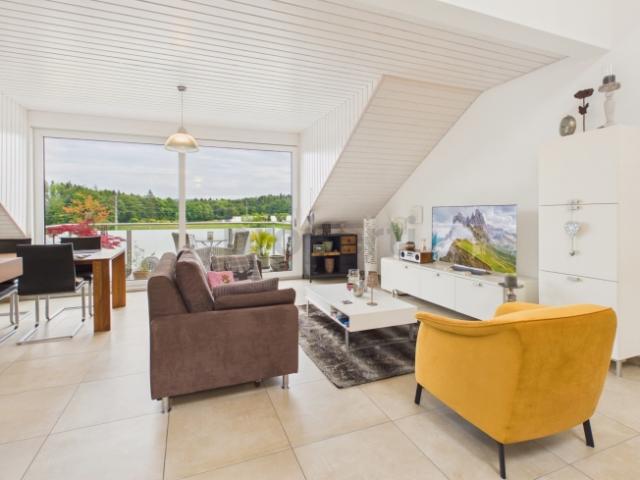 Moderne 3.5 Zimmer Attikawohnung mit Balkon, Kallnach