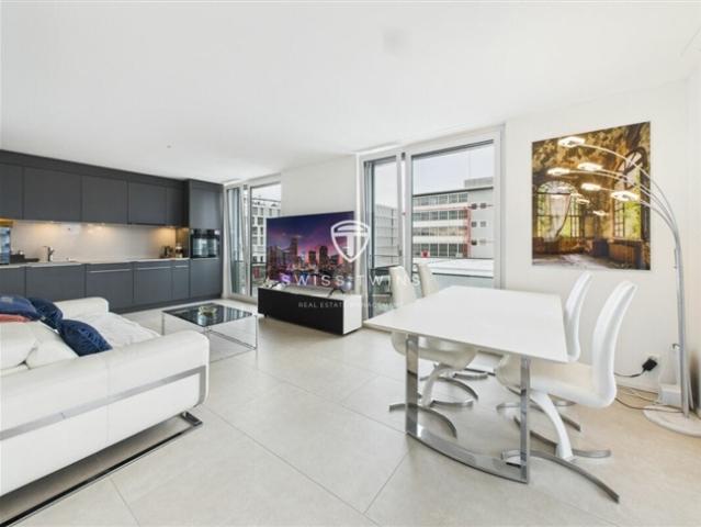 Moderne 3.5 Zimmer Penthousewohnung mit Loggia in Zürich