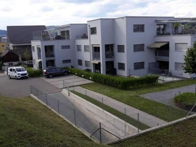 Moderne 3.5 Zimmer Wohnung in Weiach