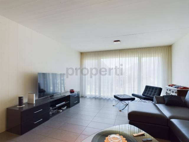 Moderne 3.5 Zimmer Wohnung mit Garage in BiascaModerno appartamento di 3,5 locali con garage a Biasca
