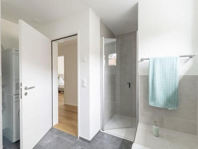 Moderne 3,5 Zimmer Wohnung mit Gartensitzplatz