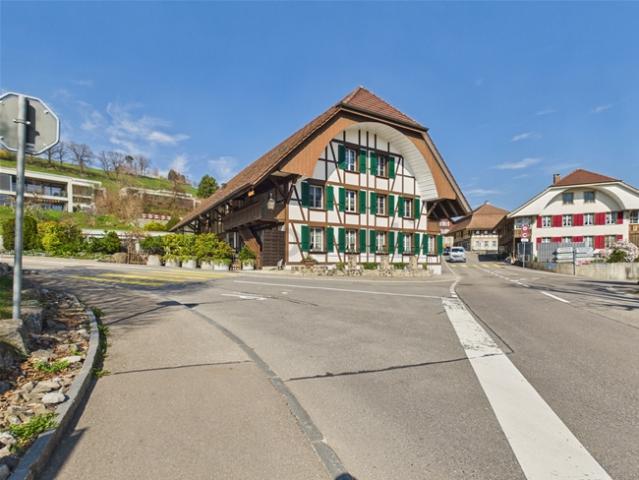 Moderne 3.5 Zimmer Wohnung mit grosszügigem Grundriss und sonnigem Aussenbereich in Utzigen