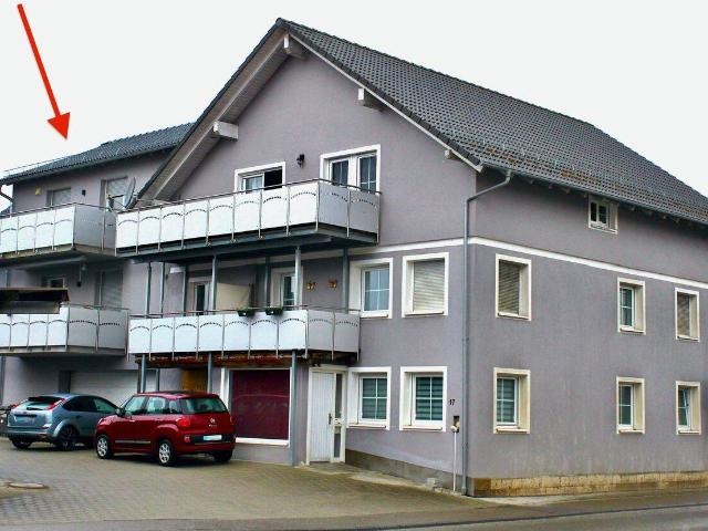 Moderne 3 Zimmer Dachgeschosswohnung mit Balkon und guter Ausstattung
