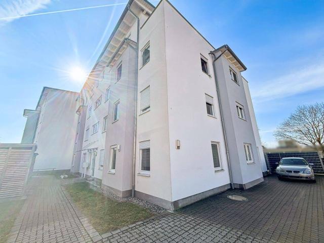 Moderne 3 Zimmer Eigentumswohnung mit Balkon und Parkplatz