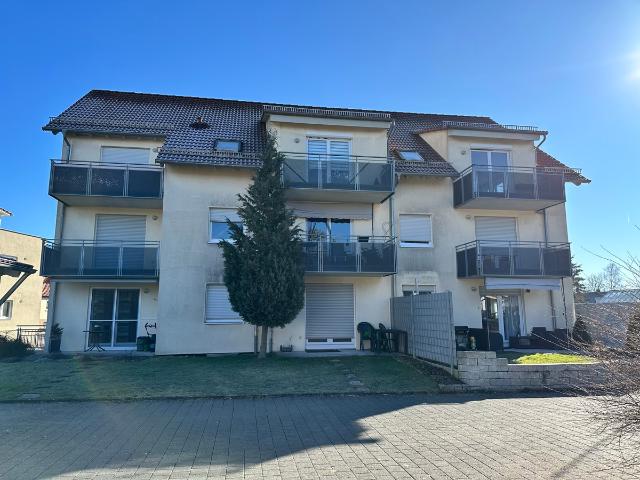 Moderne 3 Zimmer Wohnung mit Balkon und zwei Pkw Stellplätzen in stadtnaher Wohnlage
