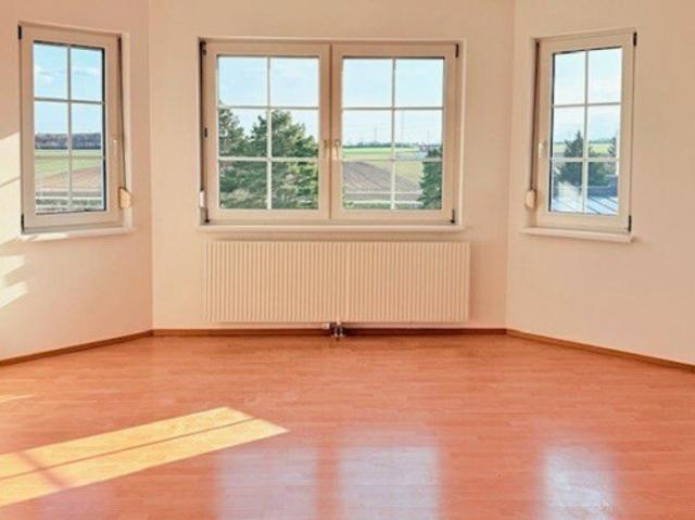 Moderne 3 Zimmer Wohnung mit Balkon in Kledering, Nähe Wien und Schwechat