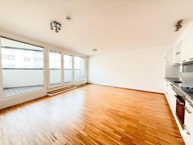 Moderne 3 Zimmer Wohnung mit Loggia & Balkon – Stellplatz inklusive!