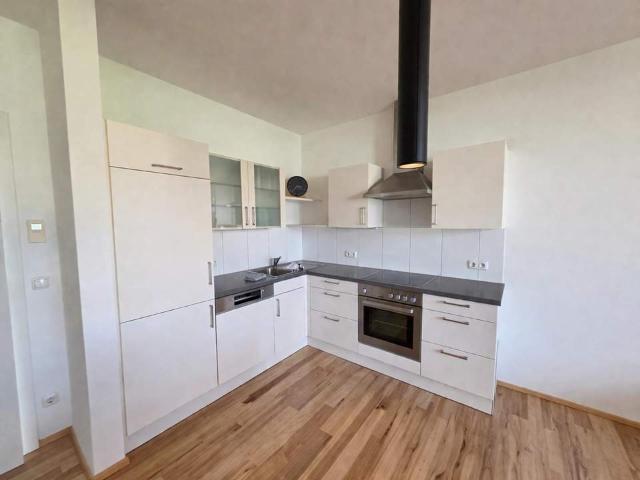 Moderne 3 Zimmer Wohnung mit Loggia in zentraler Lage