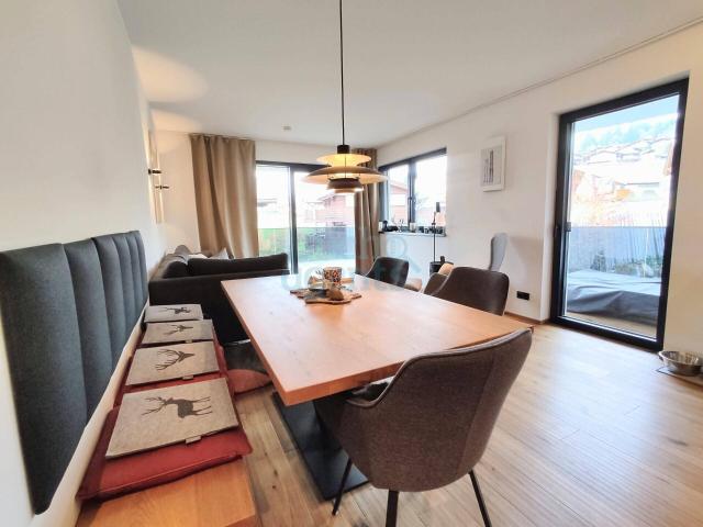 Moderne 3 Zimmerwohnung mit 2 Balkone, 2 Tiefgaragenplätze und hauseigenem Fitnessraum