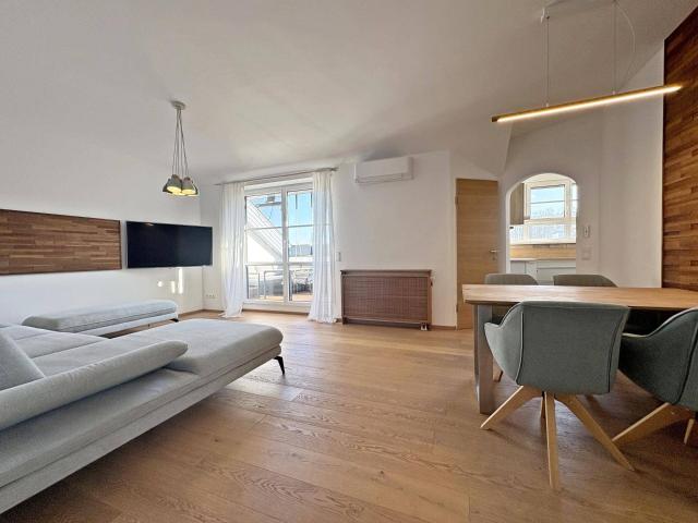 Moderne 3 Zimmerwohnung mit charmanter Dachterrasse!