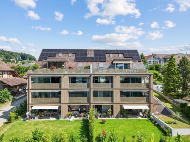 Moderne 4.5 Zimmerwohnung mit 2 Tiefgaragenplätzen