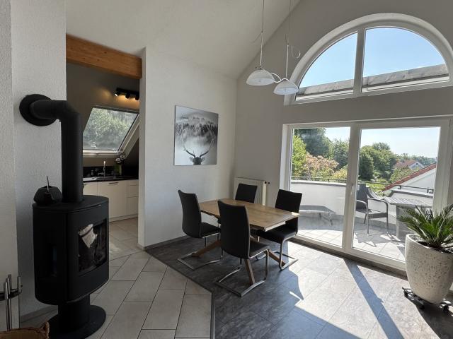 Moderne 4,5 Zimmerwohnung mit Balkon, Garten & Weitblick in Lonsee