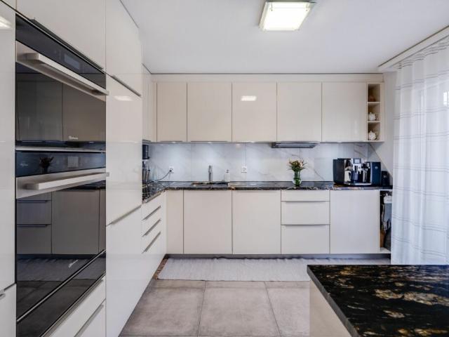Moderne 4.5 Zimmerwohnung mit grossem Wintergarten und Terrasse im Zentrum von Oensingen