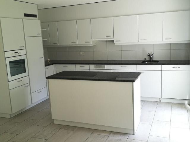 Moderne 4.5 Zimmerwohnung mit grosszügiger Terrasse im Erdgeschoss