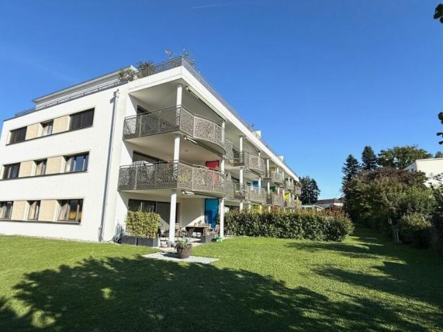 Moderne 4.5 Zimmer Gartenwohnung mit 305 m² Privatgarten