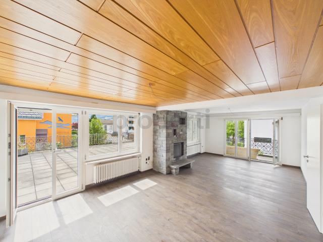 Moderne 4.5 Zimmer Wohnung mit Balkon und Kamin in Mels