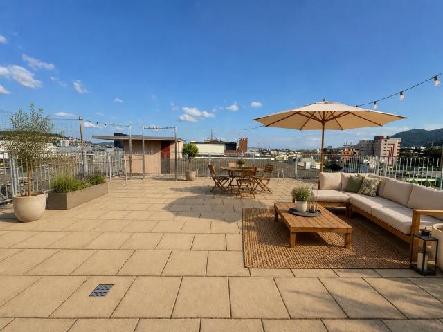 Moderne 4.5 Zimmer Wohnung mit grosser Terrasse zentral in Zürich BEFRISTET 2 Jahre