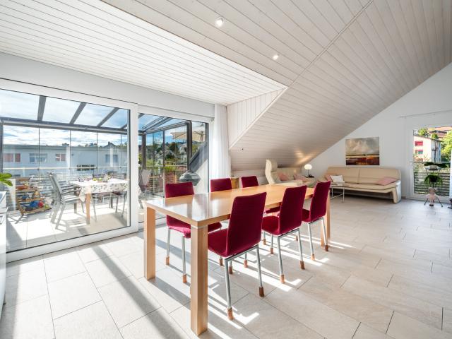Moderne 4.5 Zimmer Wohnung: Mit dem ÖV in nur 30 Min. im Zürcher HB!