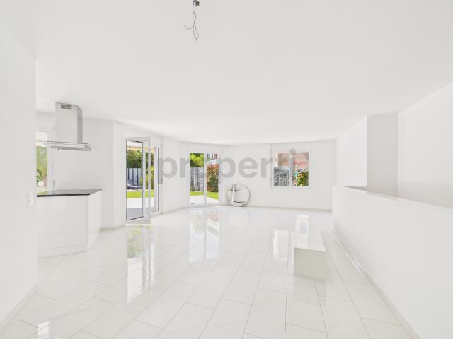 Moderne 4.5 Zimmer Wohnung mit Lift und Keller, Eglisau