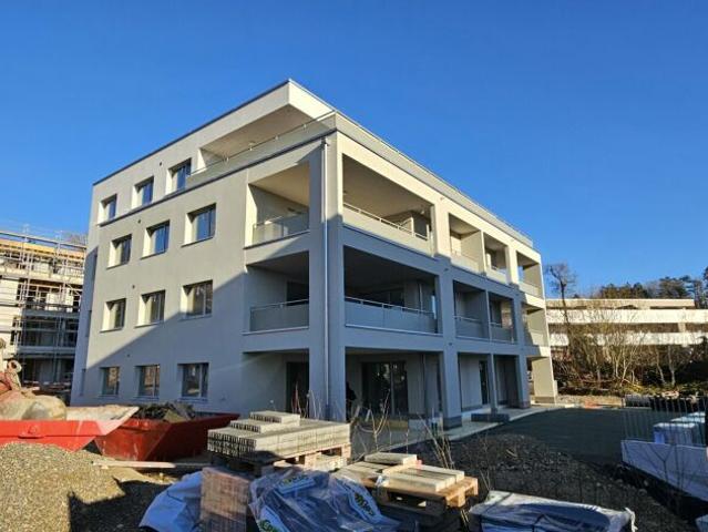 Moderne 4.5 Zimmer Wohnung mit zwei Badezimmern, grosser Loggia und hochwertigem Ausbaustandard