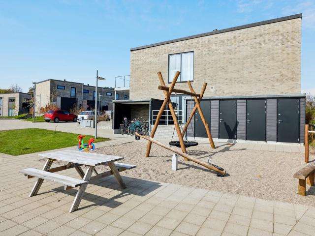 Moderne 4 værelses lejlighed med lys og luft