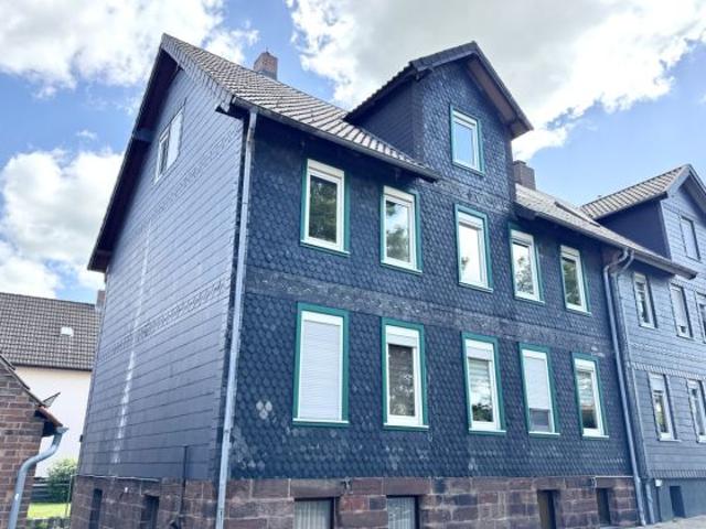 Kreiensen: Moderne 4 Zimmer Dachgeschosswohnung