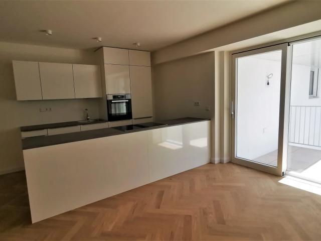 Moderne 4 Zimmer DG Wohnung mit hofseitigem Balkon