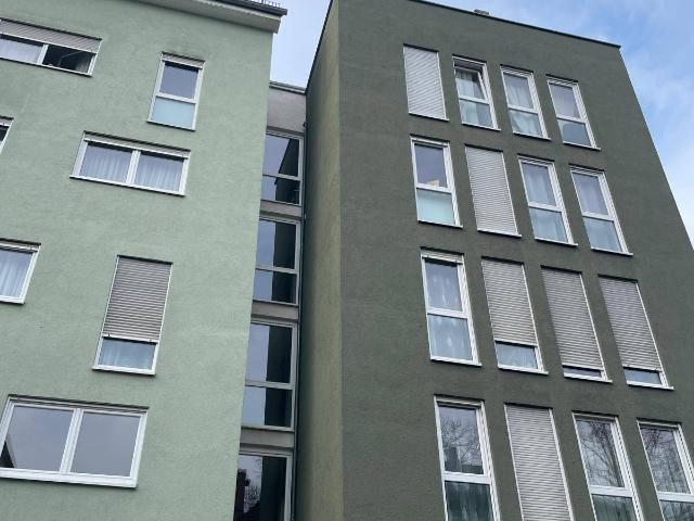 Moderne 4 Zimmer Wohnung mit Balkon in gepflegtem Mehrfamilienhaus Zentrum nah sofort bezugsfrei